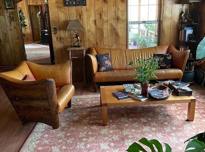 - Thunder Mountain Homestay